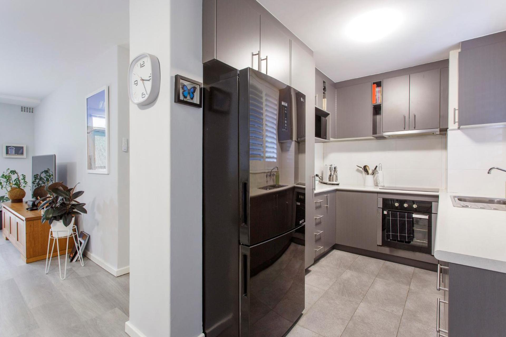 East Escape Apartment *