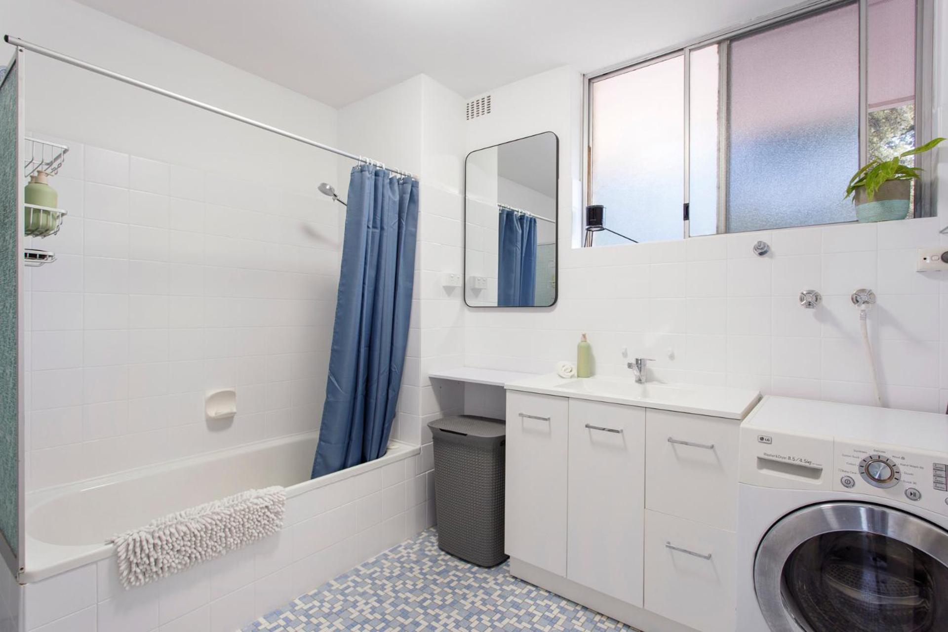 Apartment East Escape *